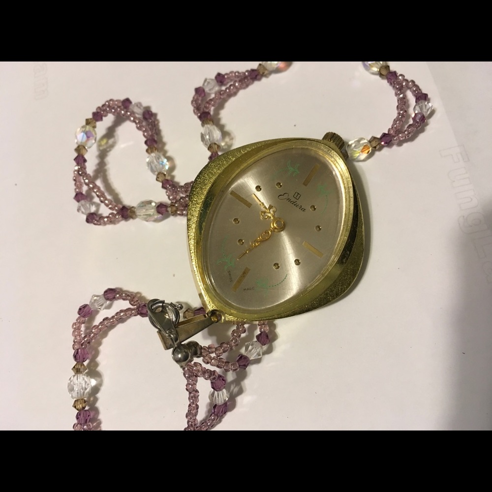 Endurance pendant Swiss Watch